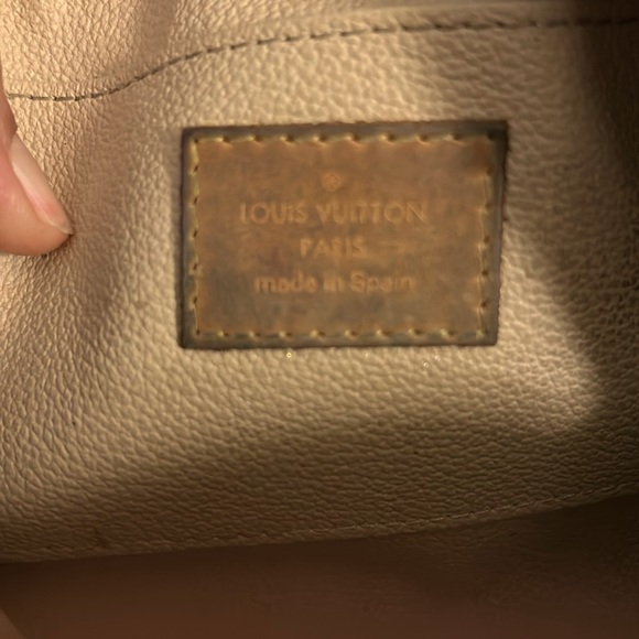 Louis Vuitton Cosmetic Case - Picture 3 of 9
